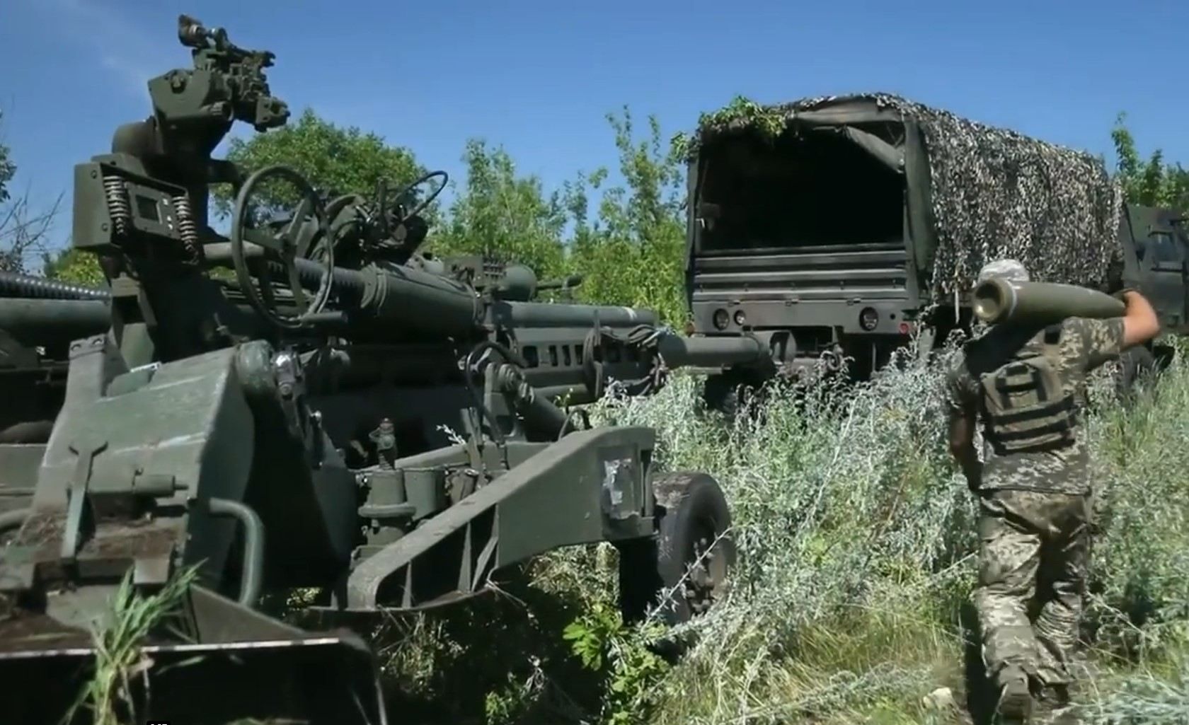 Работает по всей линии фронта: артиллеристы назвали преимущества гаубицы М777 и показали ее в работе Работает по всей линии фронта: артиллеристы назвали преимущества гаубицы М777 и показали ее в работе