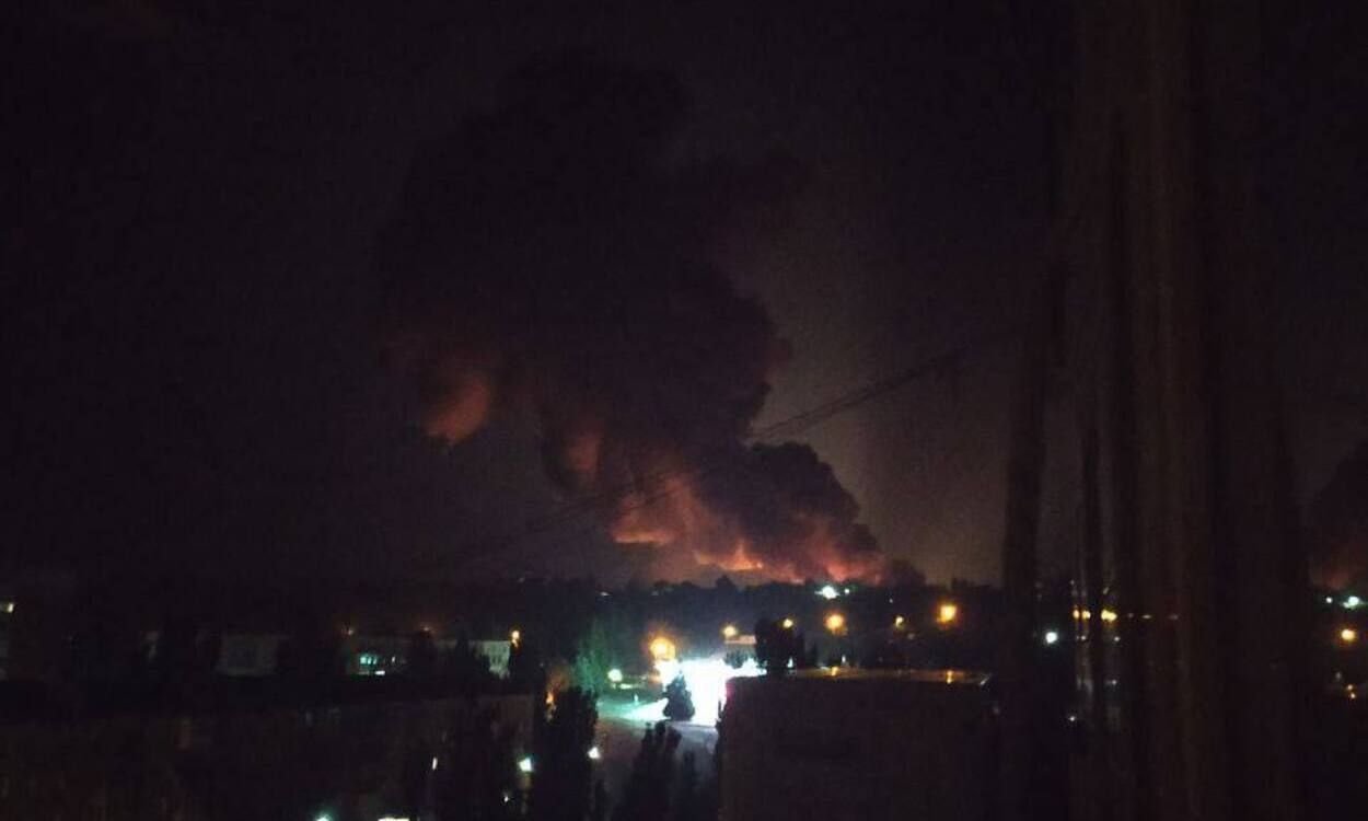 Сильные взрывы во Снежном Донецкой области – могло прилететь во вражеские склады - 24 Канал Сильные взрывы во Снежном Донецкой области – могло прилететь во вражеские склады - 24 Канал