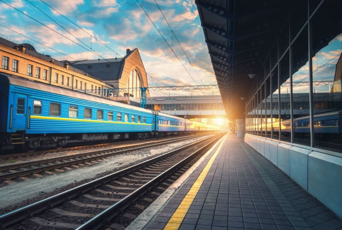 Укрзализныця меняет маршруты 3 поездов, следующих в Полтаву: задержка в пути до 5 часов - 24 Канал