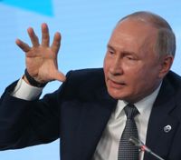 Путін зараз на піку своїх досягнень і хоче посадити нас за перемовини, – радник глави МВС