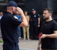 Без вас цивилизованная жизнь невозможна, – Зеленский поздравил полицейских и вручил им награды