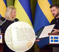 Премьер Швеции привезла подарок Украине – копию письма Карла XII с признанием Запорожской Сечи