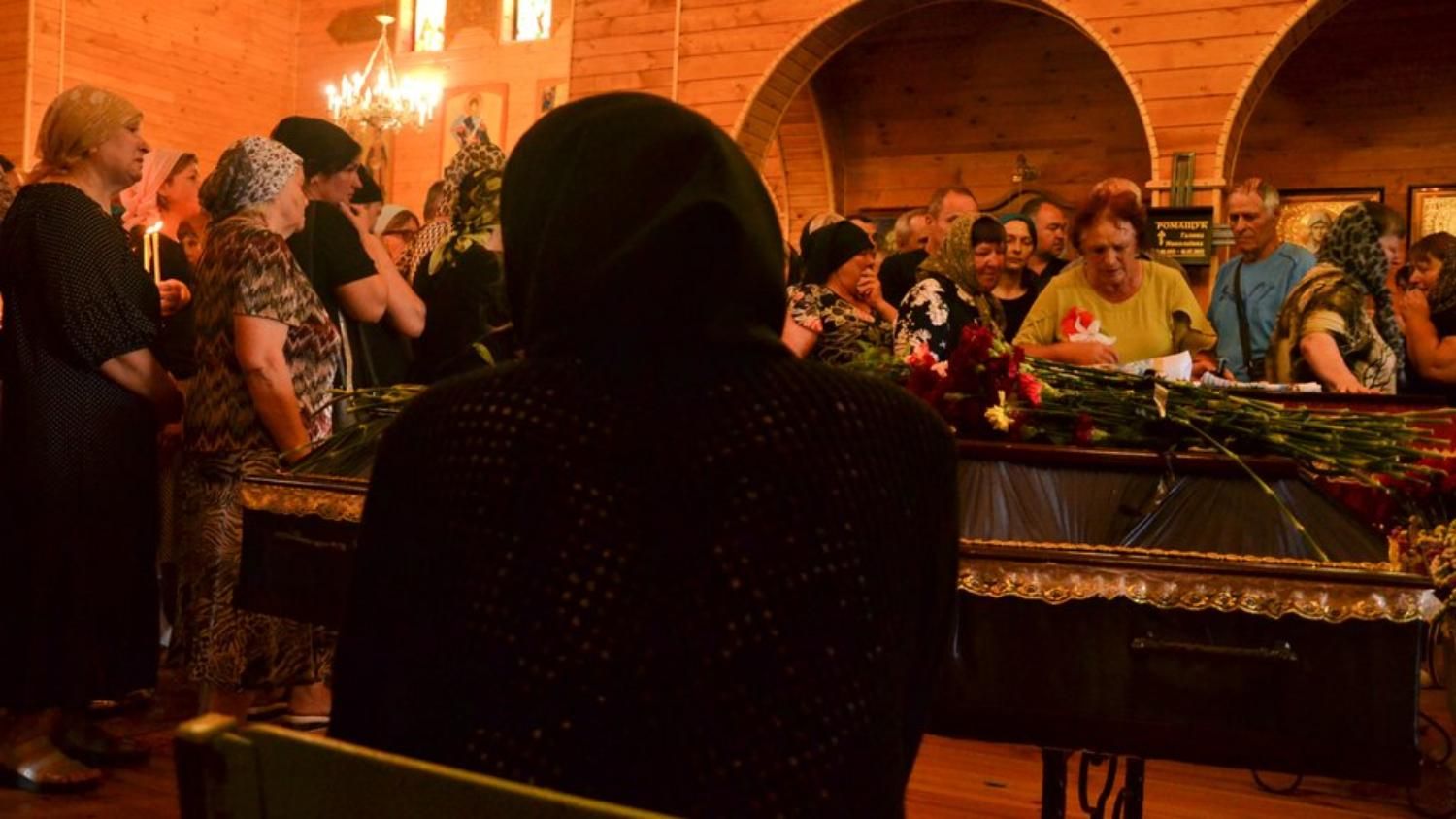 Ракетний удар по Сергіївці - там попрощалися з 4 загиблими людьми - 24 Канал Ракетний удар по Сергіївці - там попрощалися з 4 загиблими людьми - 24 Канал