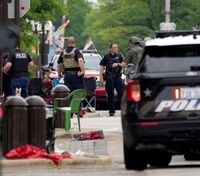 Поліція затримала стрільця, який убив 6 людей на параді до Дня незалежності США