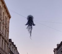 Над улицами Праги витает скульптура, посвященная украинским матерям