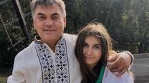 Больше не сыроедка из семьи мясников: отец Jerry Heil неожиданно нашел работу в шоу-бизе
