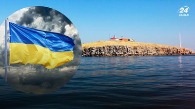 Украинский флаг на Змеином: россияне вели разведку, но удар нанести не решаются
