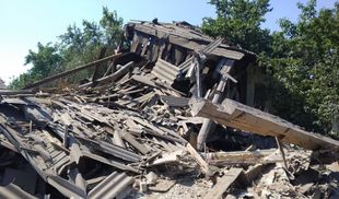 Окупанти вгатили ракетами по житлових будинках Торецька: під завалами є люди