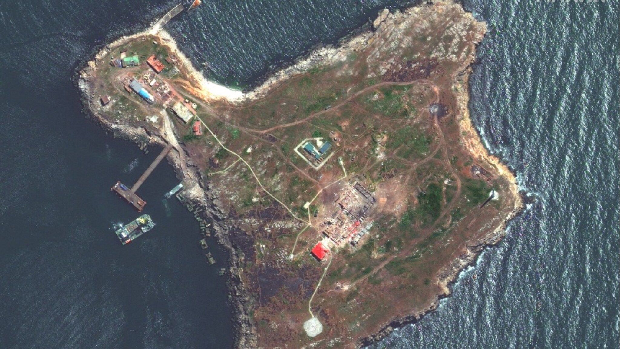 Оккупанты 07.07.2022 атаковали Змеиный – еще 2 ракеты попали в ангары с зерном Оккупанты 07.07.2022 атаковали Змеиный – еще 2 ракеты попали в ангары с зерном