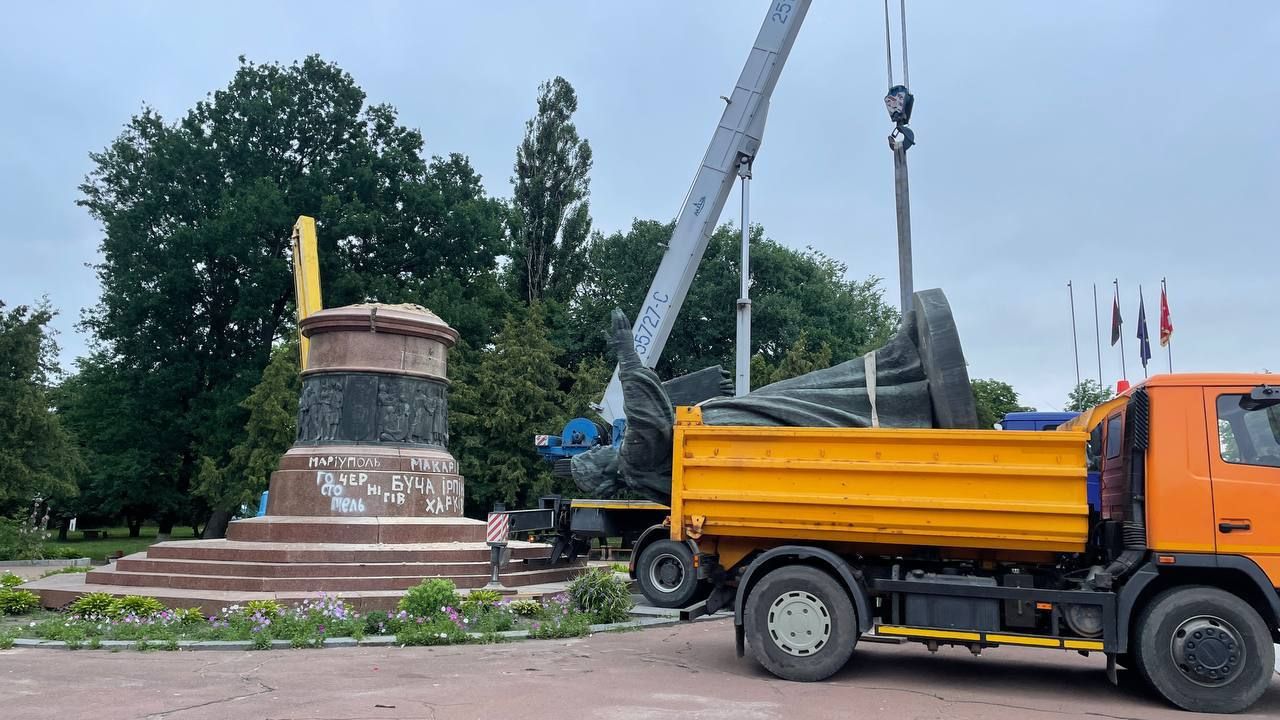 В Переяславе снесли памятник к 300-летию "воссоединения" Украины и России