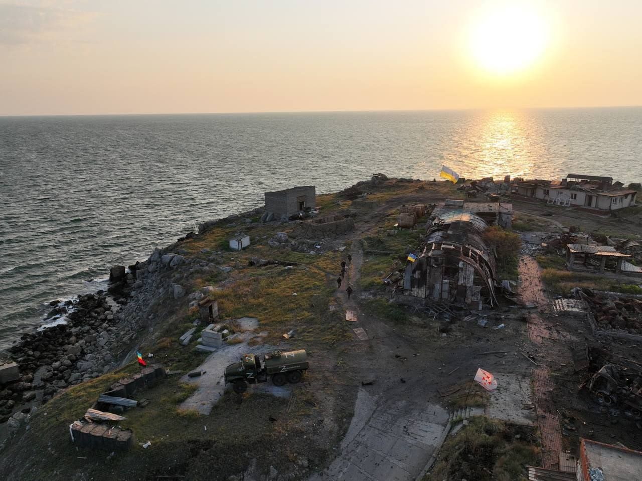 ВСУ зачистили Змеиный и подняли украинский флаг – как теперь выглядит остров