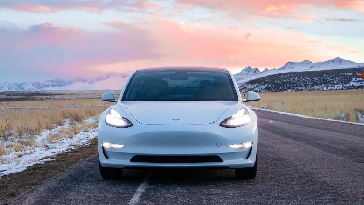 Автомобілі Tesla тепер сканують ями на дорогах, щоб їх уникати - Техно