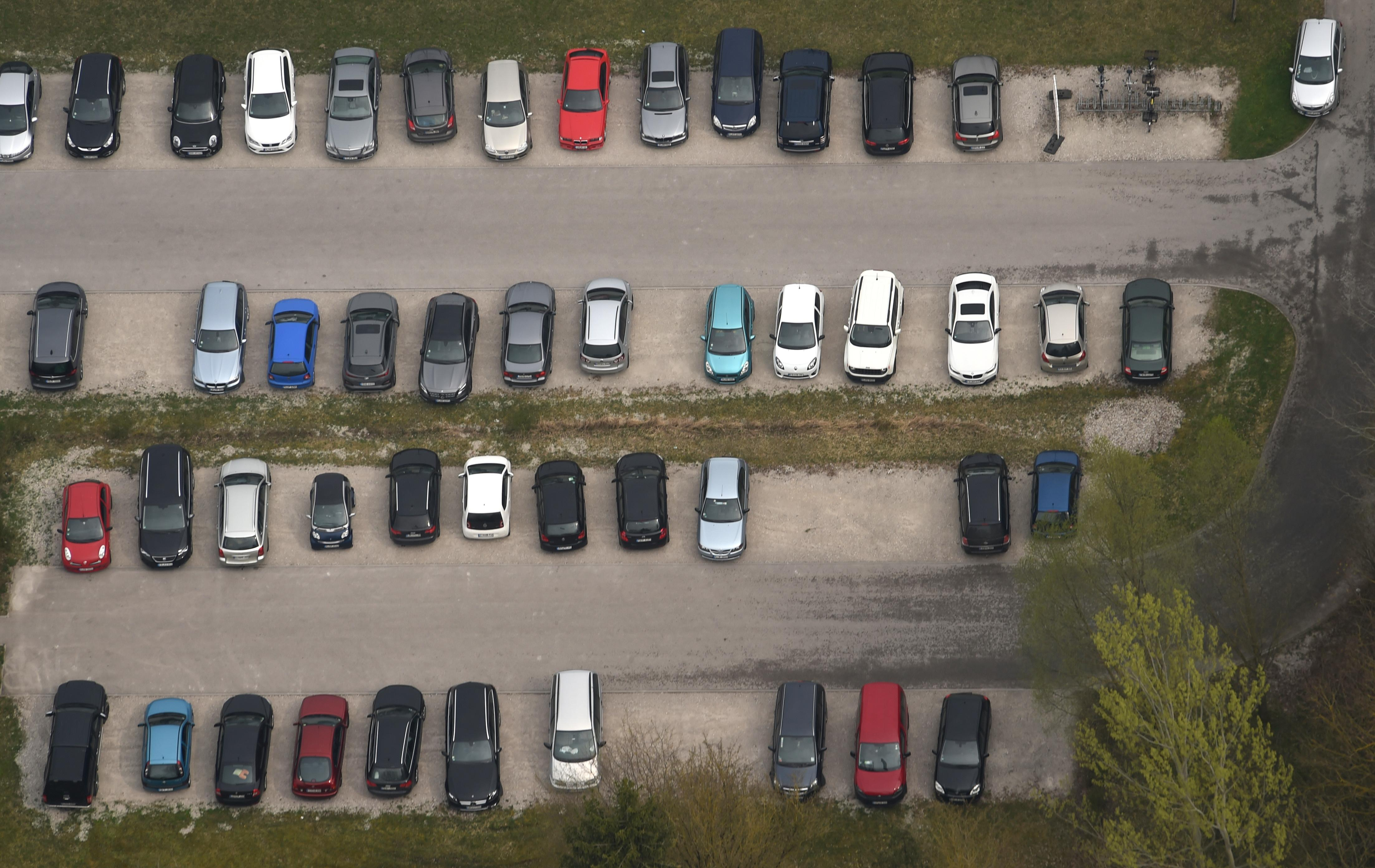 Во Львовской области зарабатывали миллионы на растаможке авто