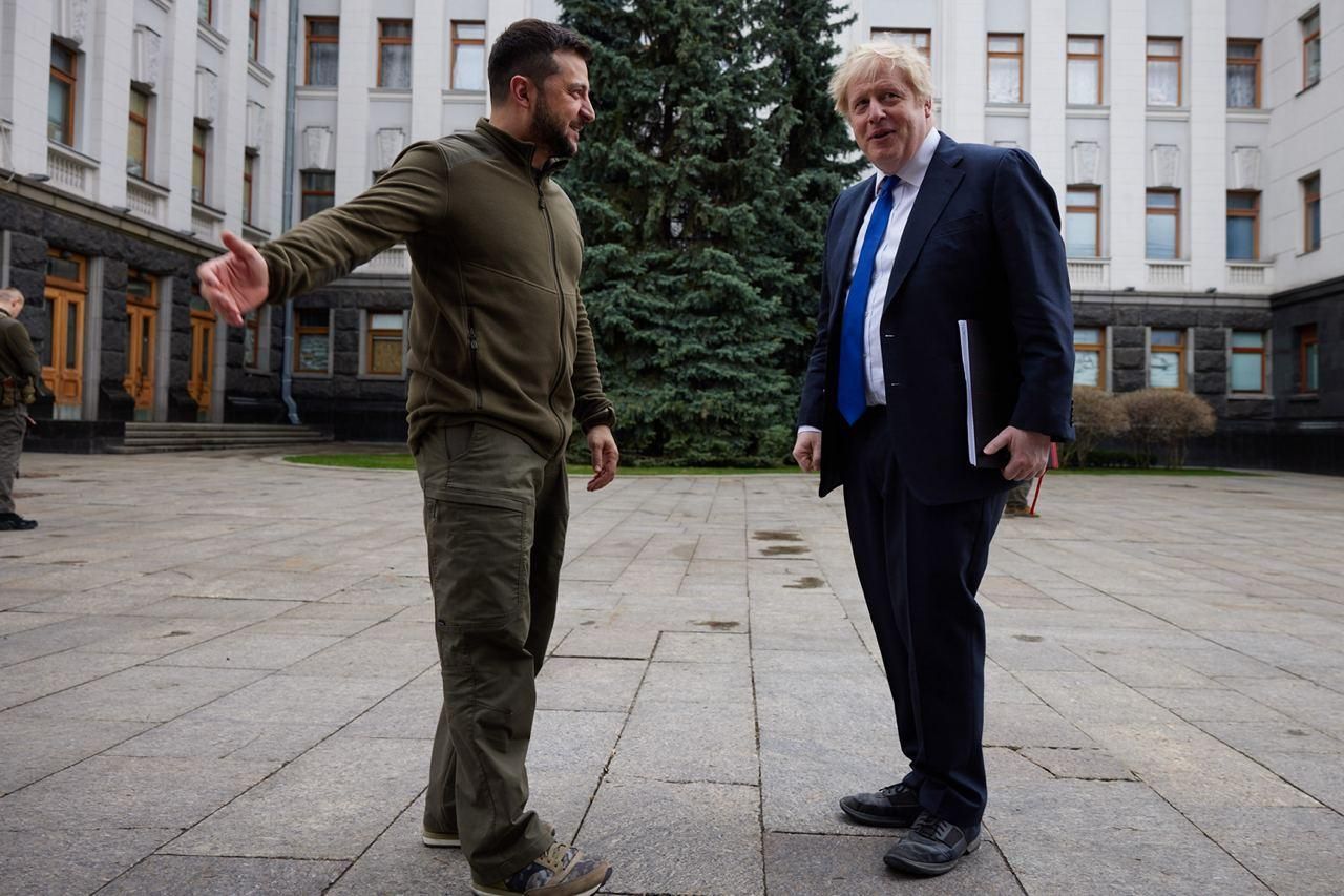 Быть лидером – это первым приехать в Киев, – у Зеленского отреагировали на отставку Джонсона