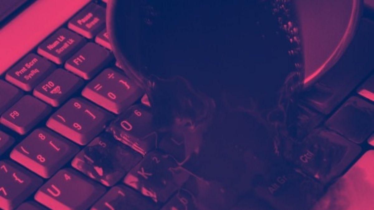 Что делать, когда пролили воду, кофе или чай на ноутбук – советы Что делать, когда пролили воду, кофе или чай на ноутбук – советы