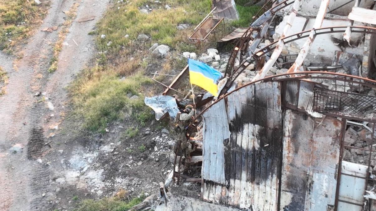 Военные, которых привлекали к освобождению Змеиного, живы - пропагандисты врут - 24 Канал Военные, которых привлекали к освобождению Змеиного, живы - пропагандисты врут - 24 Канал