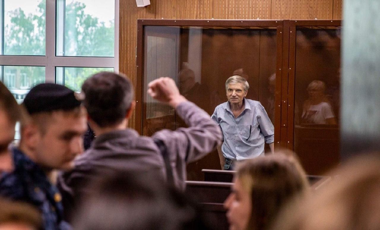 Российский депутат приговорен к 7 годам колонии Российский депутат приговорен к 7 годам колонии