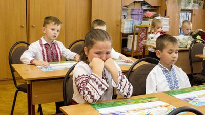 Безкоштовні підручники, канцелярія та інше: які країни забезпечують школярів з України