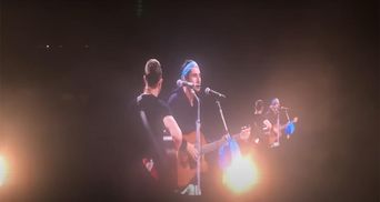 Британская группа Coldplay спел хит "Океана Эльзы" на стадионе в Варшаве: видео до слез