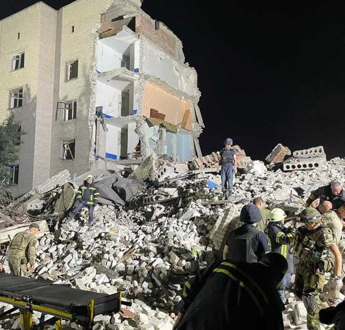 Ракетний удар по Часовому Яру на Донеччині - зросла кількість загиблих Ракетний удар по Часовому Яру на Донеччині - зросла кількість загиблих