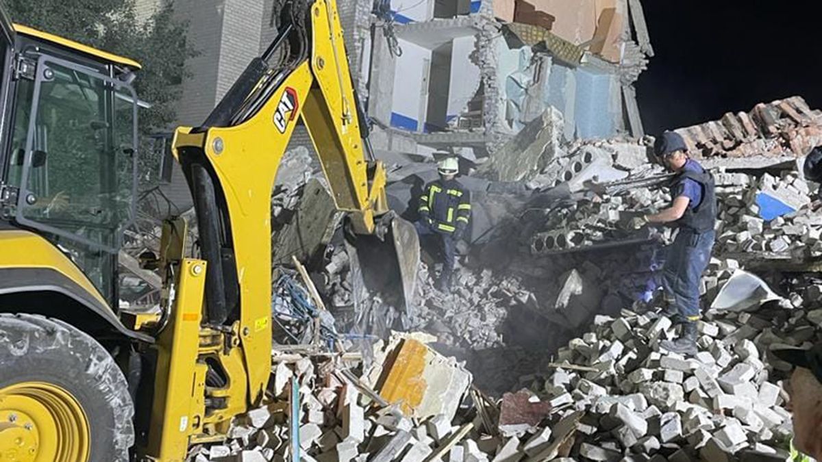 Удар по Временному Яру – спасатели нашли под завалами еще одного человека Удар по Временному Яру – спасатели нашли под завалами еще одного человека