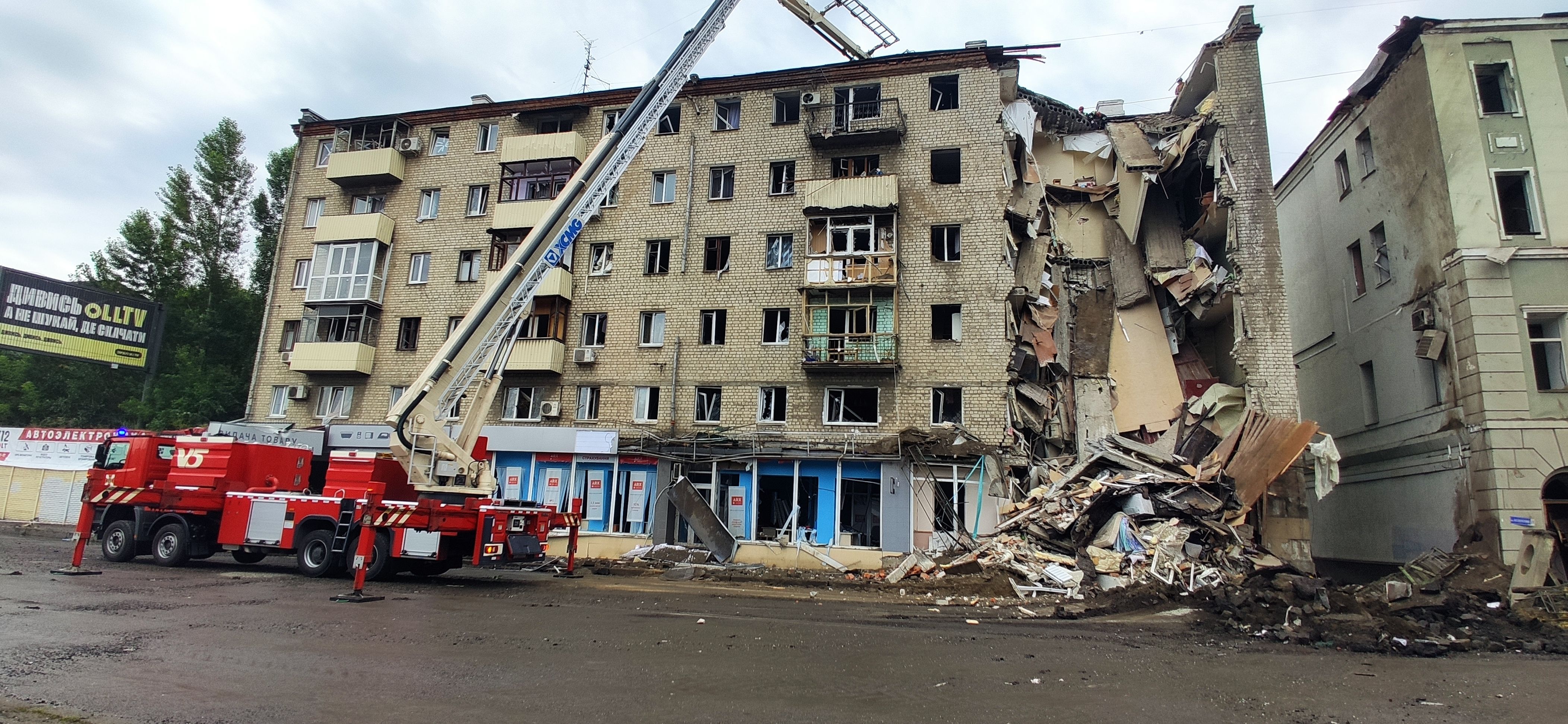 Ночной обстрел многоэтажки в Харькове: в ГСЧС показали жуткие фото последствий - 24 Канал