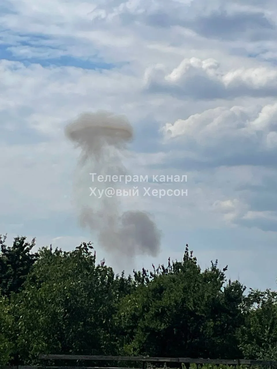 У Херсоні після вибуху здійнявся дим У Херсоні після вибуху здійнявся дим