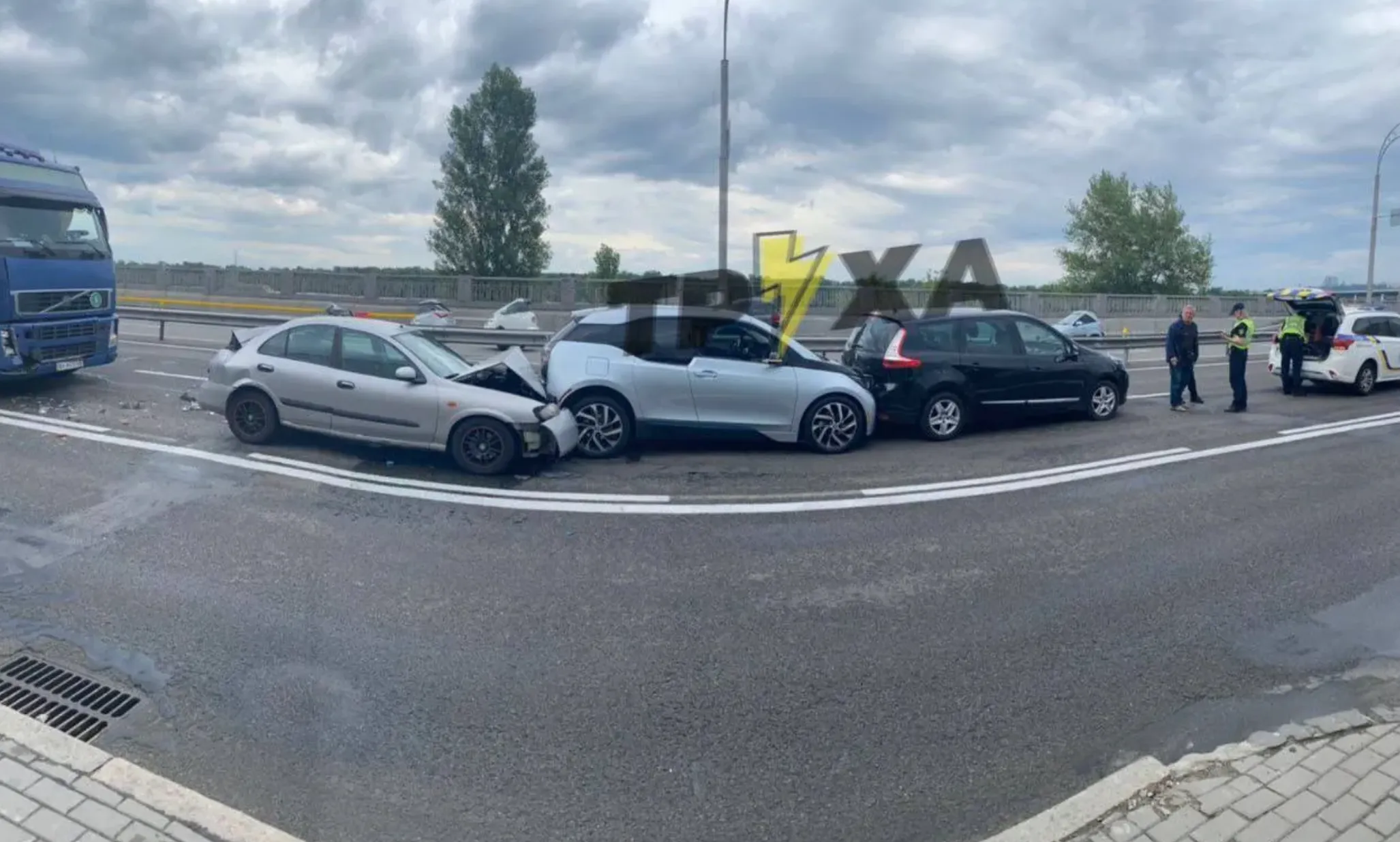 В одном из автомобилей был нардеп Куницкий В одном из автомобилей был нардеп Куницкий