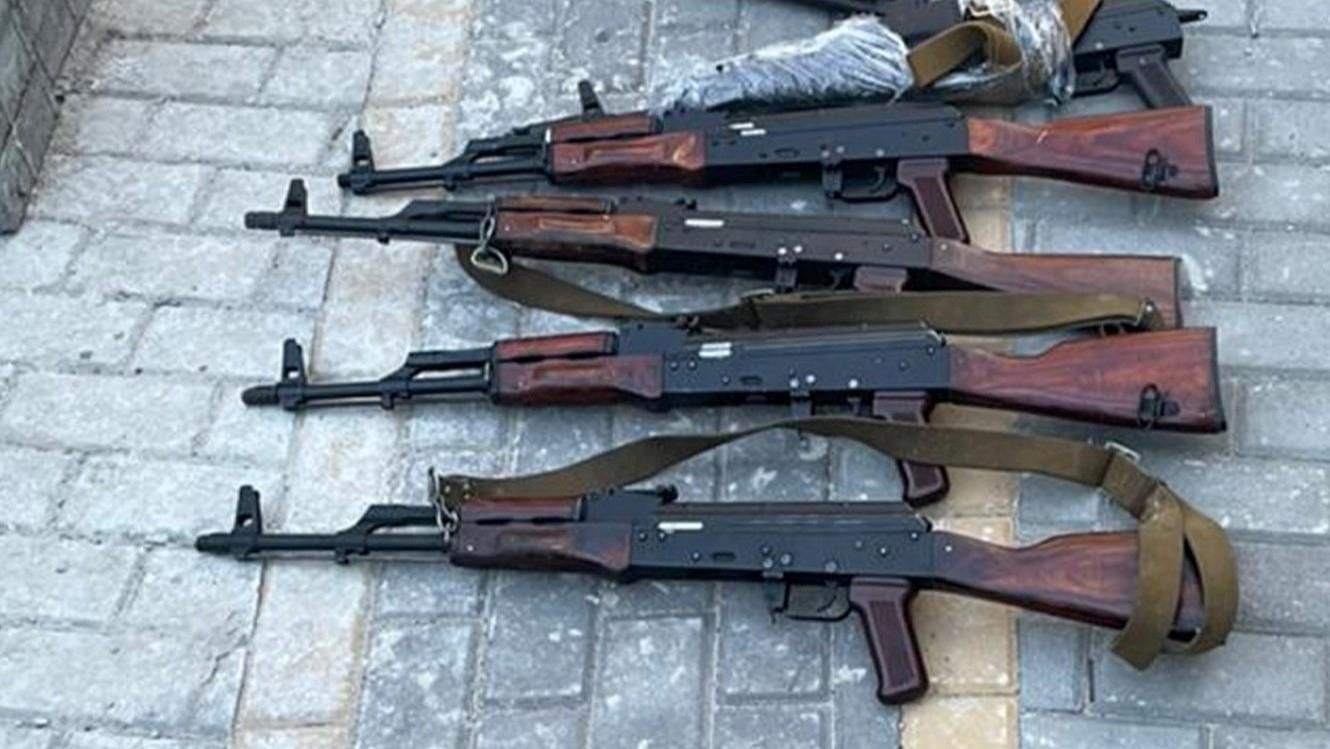 Вилучені автомати у зловмисників Вилучені автомати у зловмисників