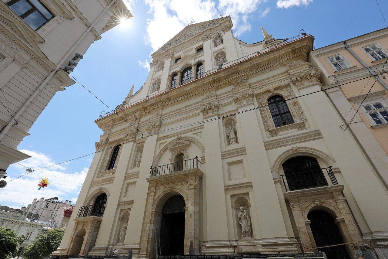 Гарнизонный храм Петра и Павла после реставрации фасада Гарнизонный храм Петра и Павла после реставрации фасада