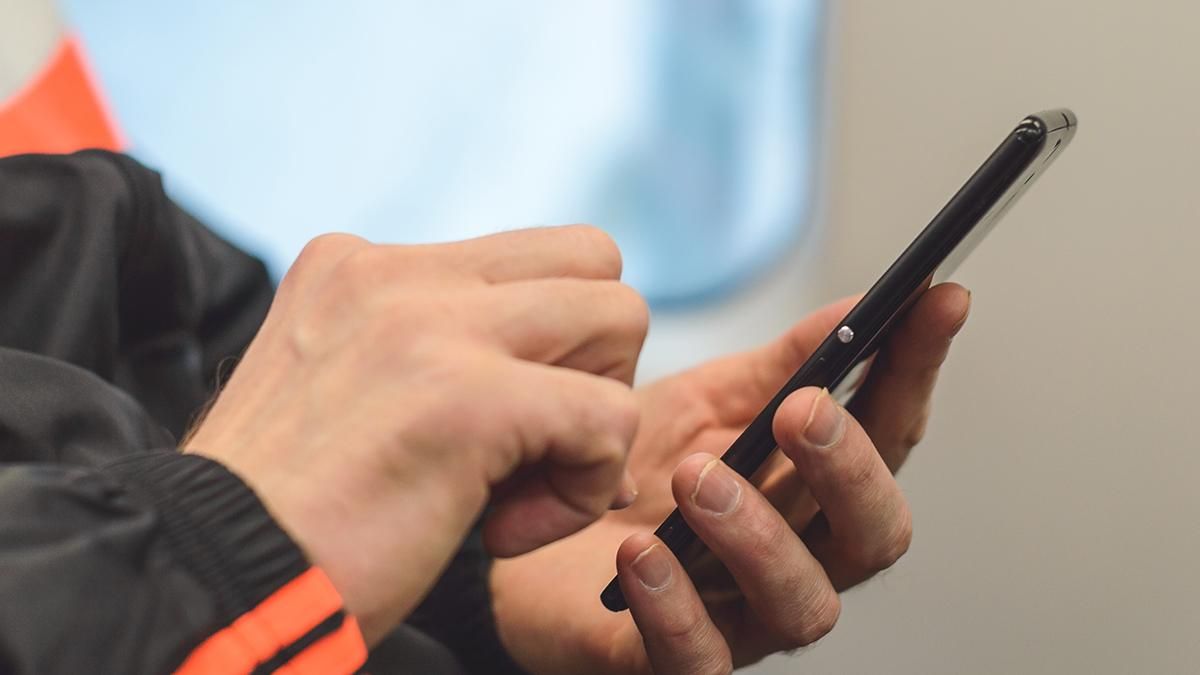 Журналисты исследовали код мессенджера Anom, созданного ФБР для слежки за преступниками - Техно Журналисты исследовали код мессенджера Anom, созданного ФБР для слежки за преступниками - Техно