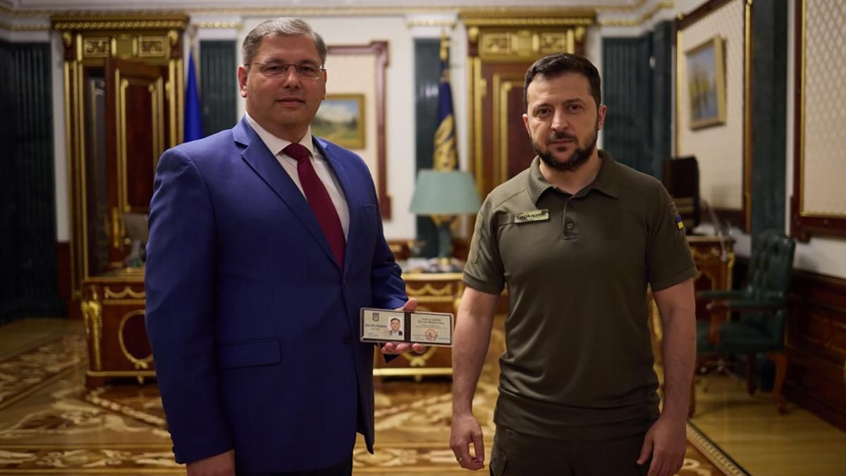 Руслан Запаранюк стал новым главой Черновицкой ОГА – указ Владимира Зеленского Руслан Запаранюк стал новым главой Черновицкой ОГА – указ Владимира Зеленского