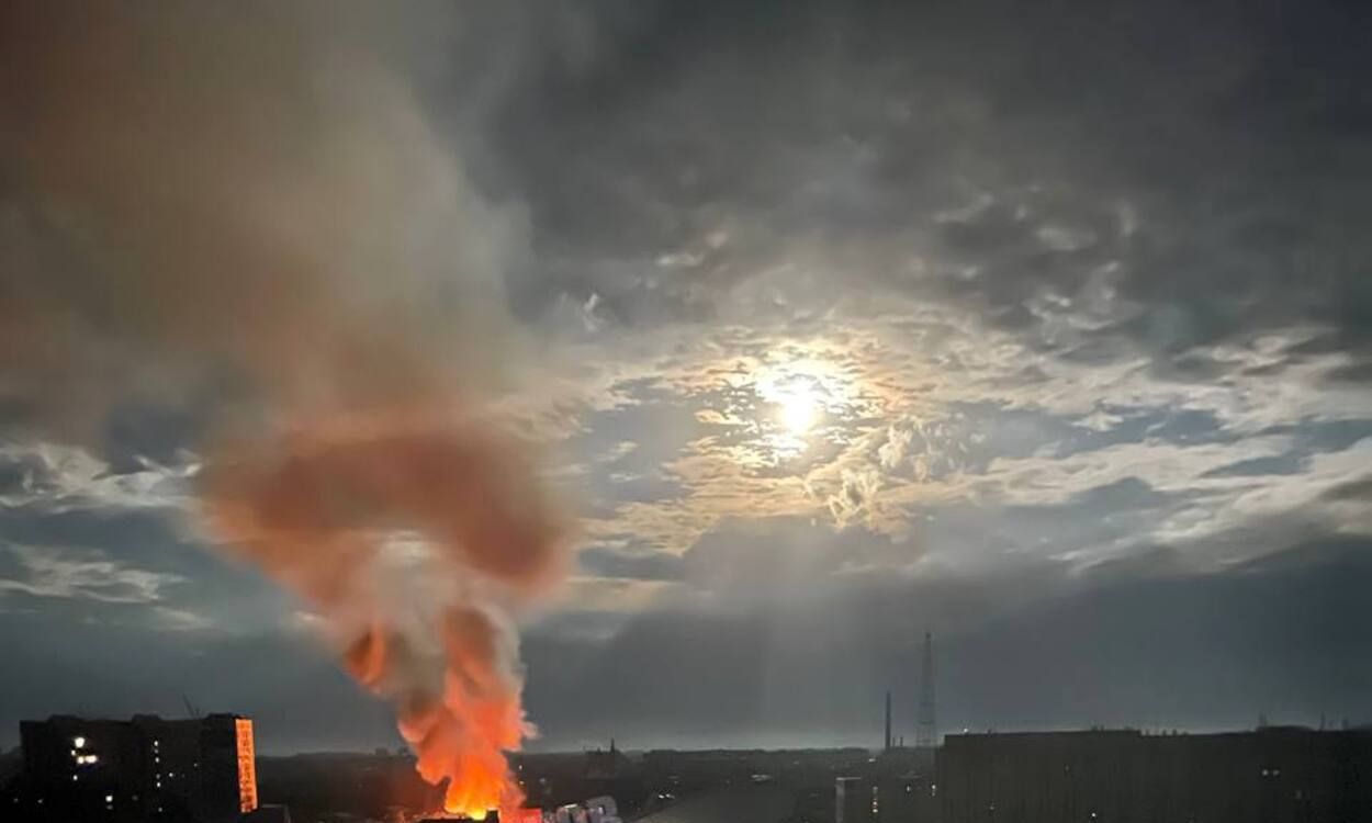 У Харкові чують вибухиВибухи в Харкові 14 липня - повітряна тривога та пожежі - все, що відомо - 24 Канал У Харкові чують вибухиВибухи в Харкові 14 липня - повітряна тривога та пожежі - все, що відомо - 24 Канал