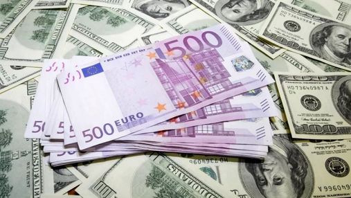 Евро стал дешевле доллара впервые за последние 20 лет