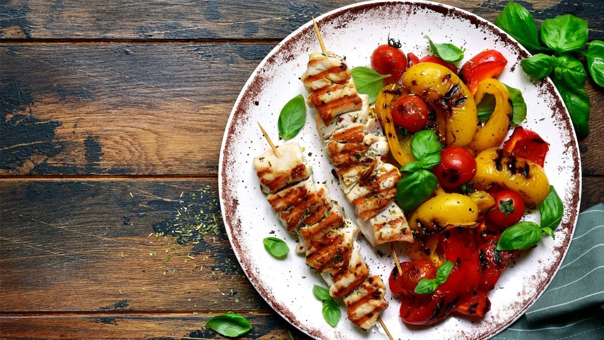 Быстро, просто, вкусно: 3 блюда с курятиной в считанные минуты