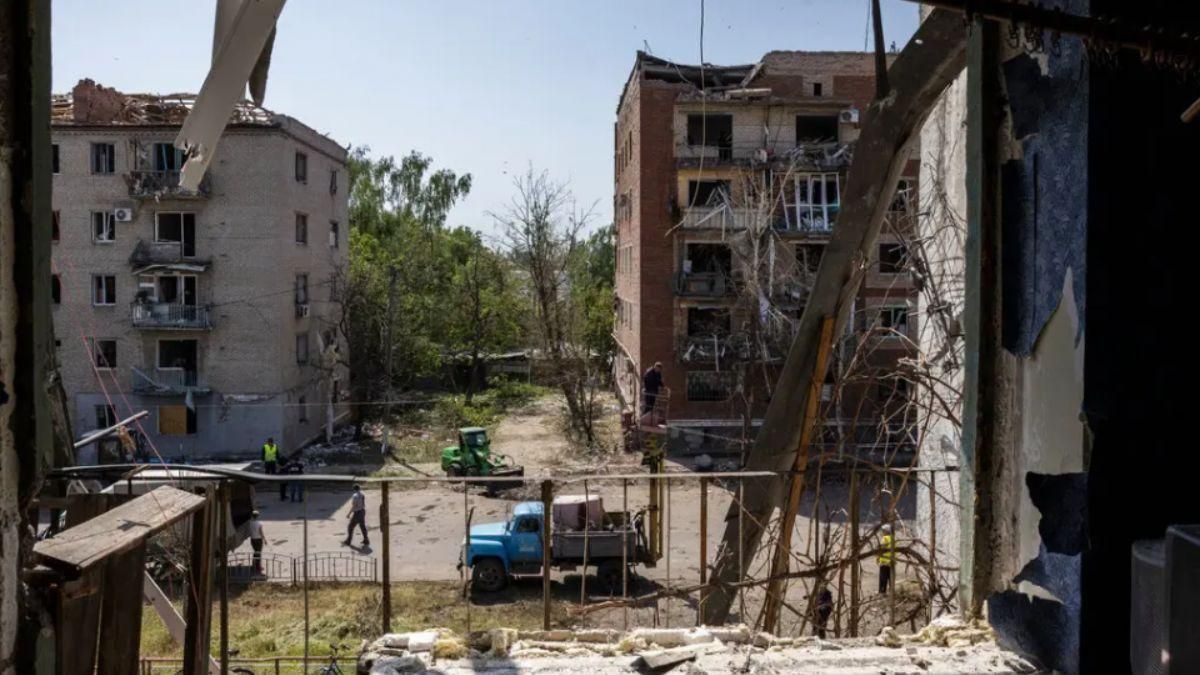 Окупанти 15.07.2022 обстріляли Слов'янськ касетними зарядами - є жертва та поранені Окупанти 15.07.2022 обстріляли Слов'янськ касетними зарядами - є жертва та поранені