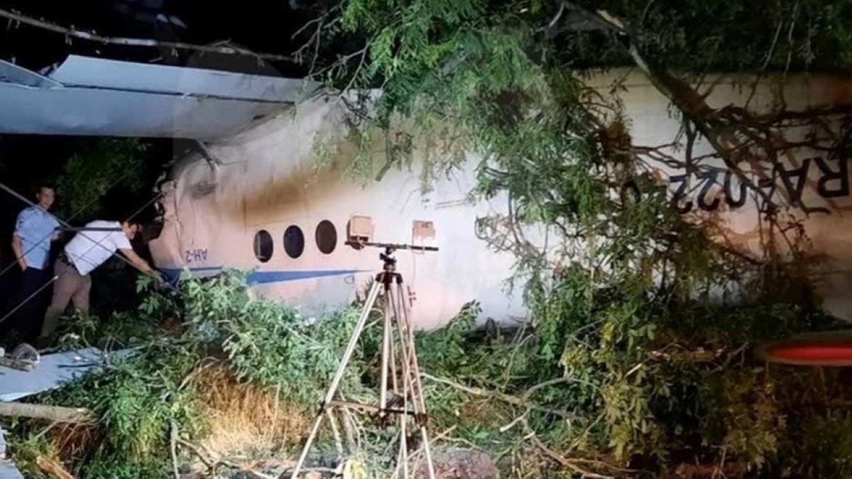 Літак Ан-2 після падіння Літак Ан-2 після падіння