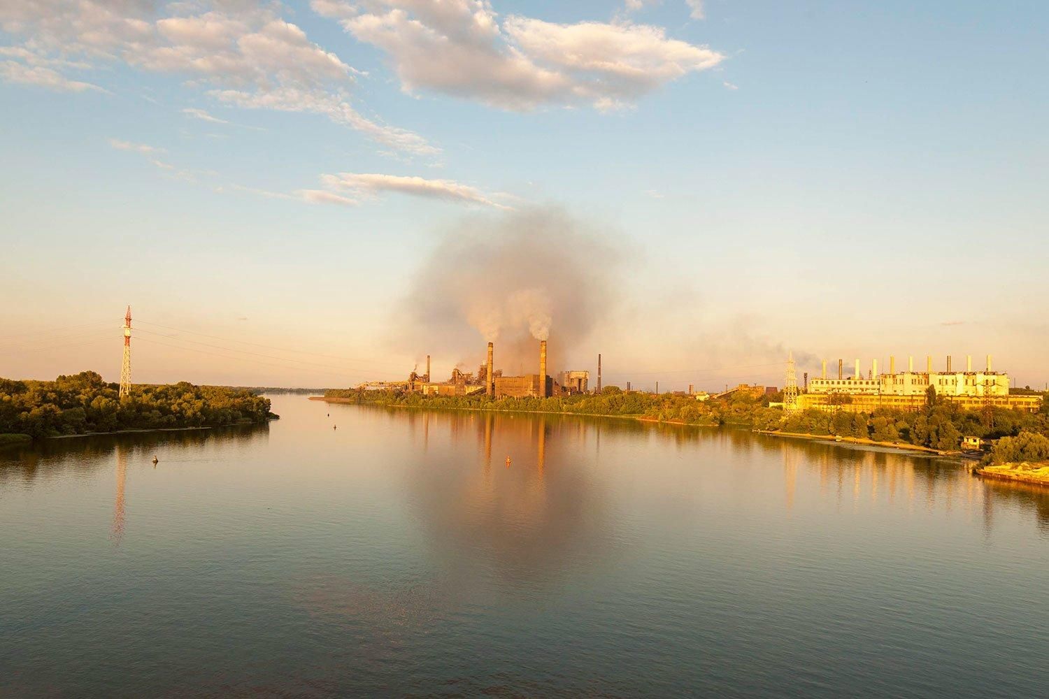 В Каменском ВСУ сбили ракету над промышленной зоной В Каменском ВСУ сбили ракету над промышленной зоной