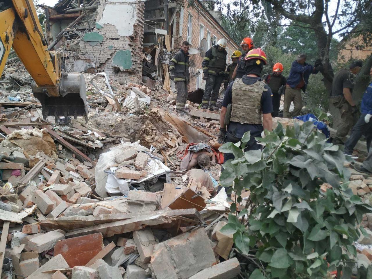 Оккупанты разрушили дома в Чугуеве Оккупанты разрушили дома в Чугуеве