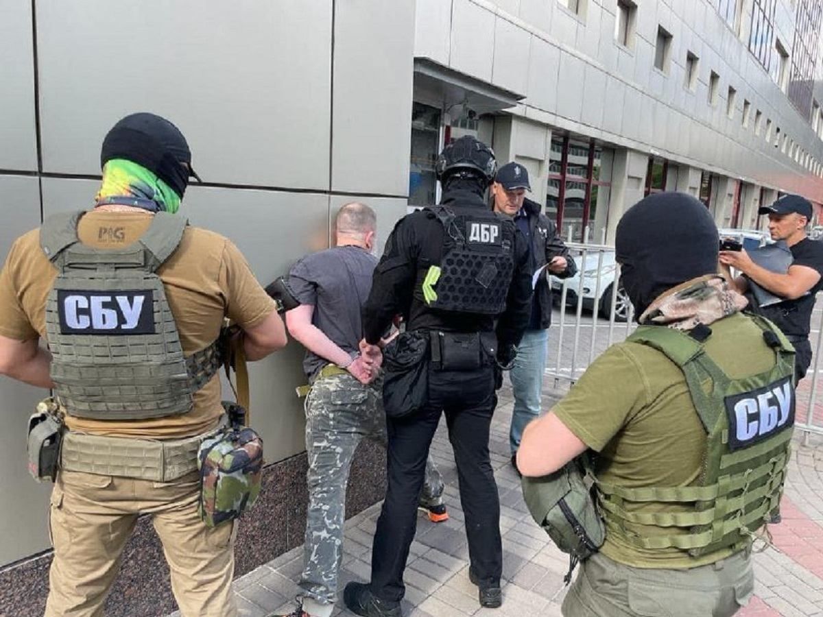 Екскерівника СБУ в Криму Олега Кулініча затримали через державну зраду Екскерівника СБУ в Криму Олега Кулініча затримали через державну зраду