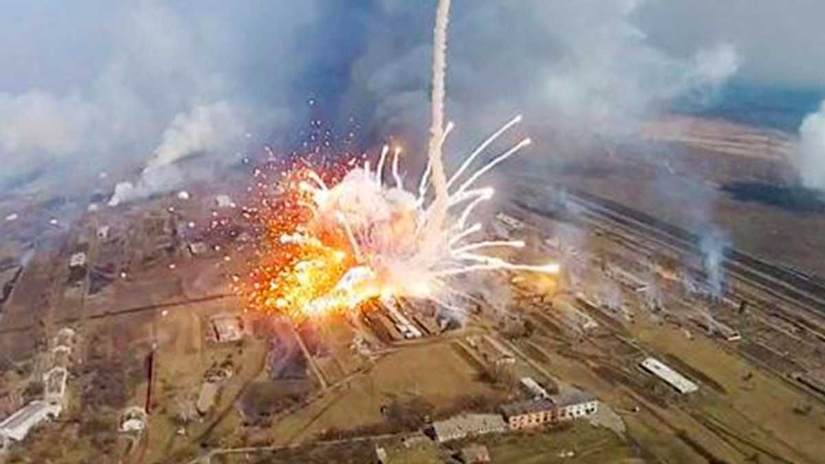 Потери оккупантов на Донбассе - ВСУ уничтожили склад с боеприпасами и минибазу врага Потери оккупантов на Донбассе - ВСУ уничтожили склад с боеприпасами и минибазу врага