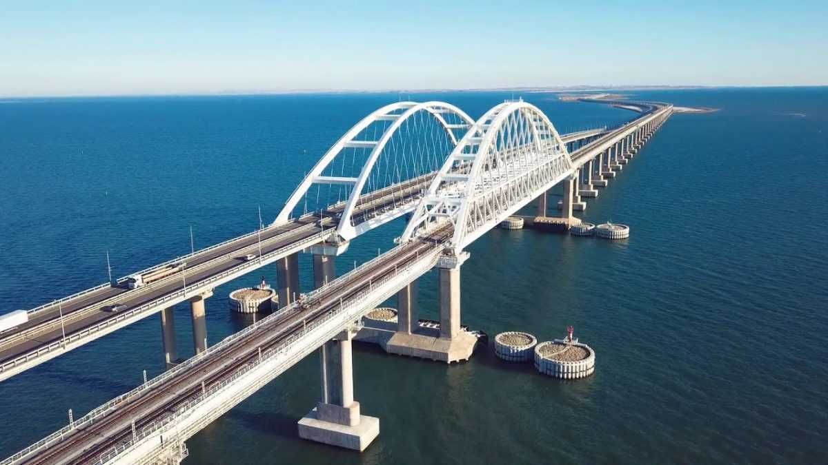  В России истерика из-за угрозы ударов по Крымскому мосту