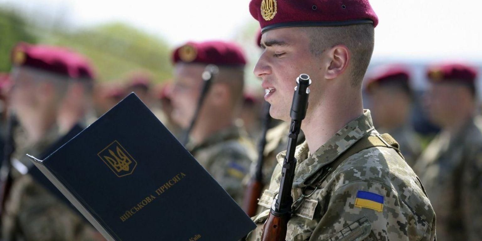 Вручение повесток Украине - в ВСУ объяснили, кого призывают в армию
