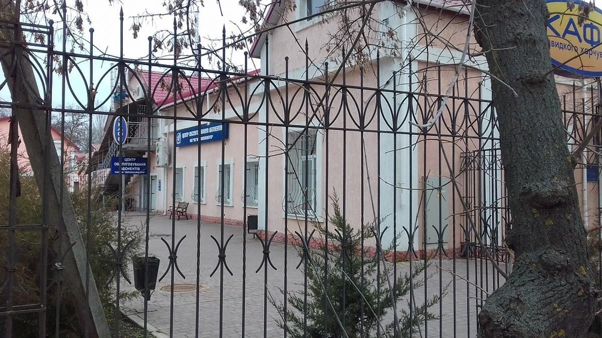 В Херсонской области россияне изъяли все инкассаторские машины ПриватБанка и захватили электростанции В Херсонской области россияне изъяли все инкассаторские машины ПриватБанка и захватили электростанции