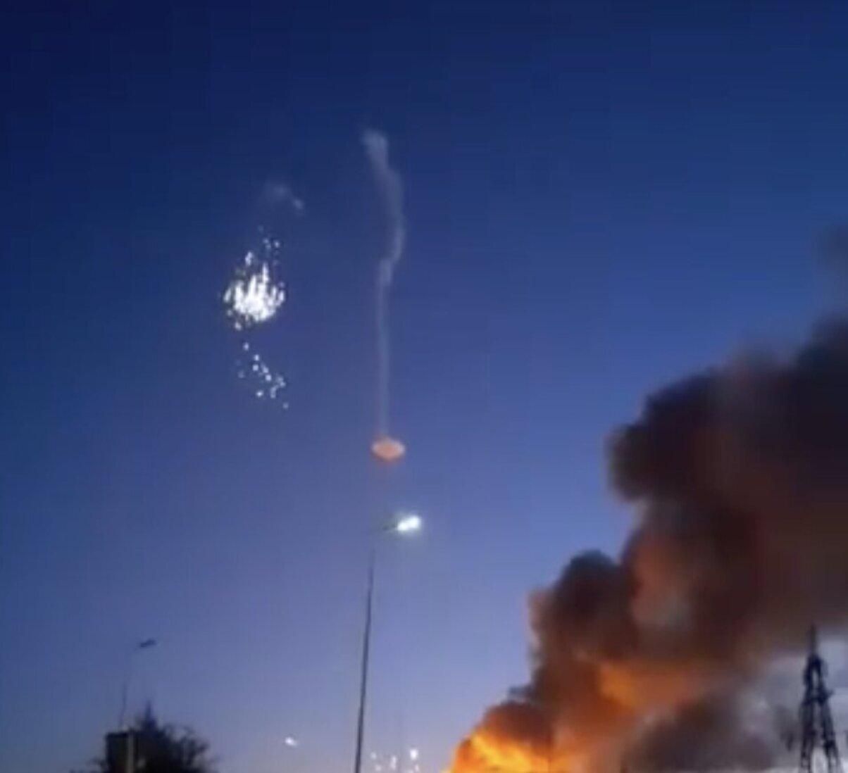 В Кадиевке загорелся вражеский склад с боеприпасами: яркое видео В Кадиевке загорелся вражеский склад с боеприпасами: яркое видео