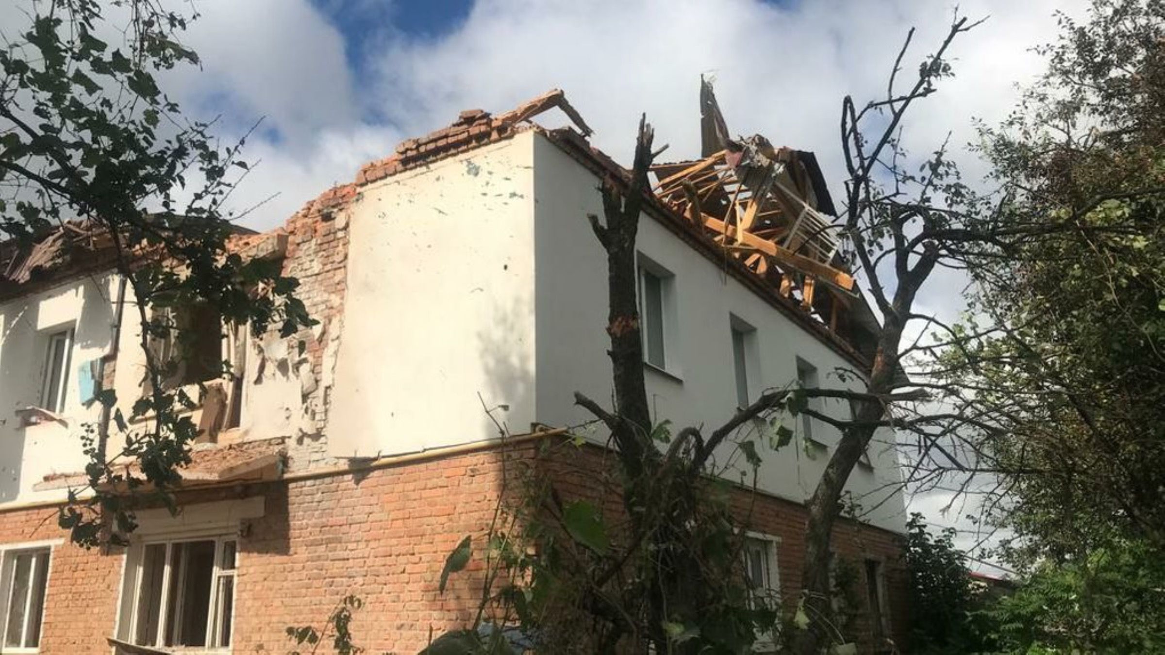 Ракетные обстрелы Харьковщины – россияне обстреляли село Калиново Ракетные обстрелы Харьковщины – россияне обстреляли село Калиново