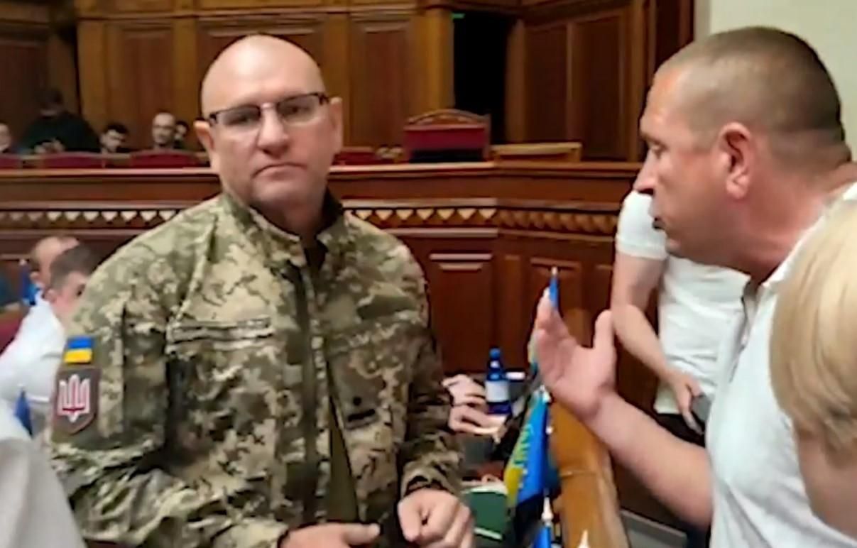 Из Рады выгнали депутата Евгения Шевченко, одевшего форму ВСУ Из Рады выгнали депутата Евгения Шевченко, одевшего форму ВСУ