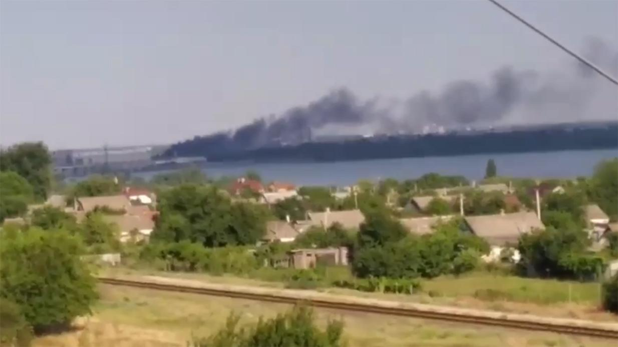 В Новой Каховке сегодня прогремели взрывы 18 июля 2022 года - ВСУ уничтожили склады врага В Новой Каховке сегодня прогремели взрывы 18 июля 2022 года - ВСУ уничтожили склады врага