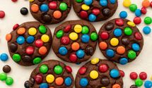 Детям в удовольствие: рецепт шоколадного печенья из M&M's
