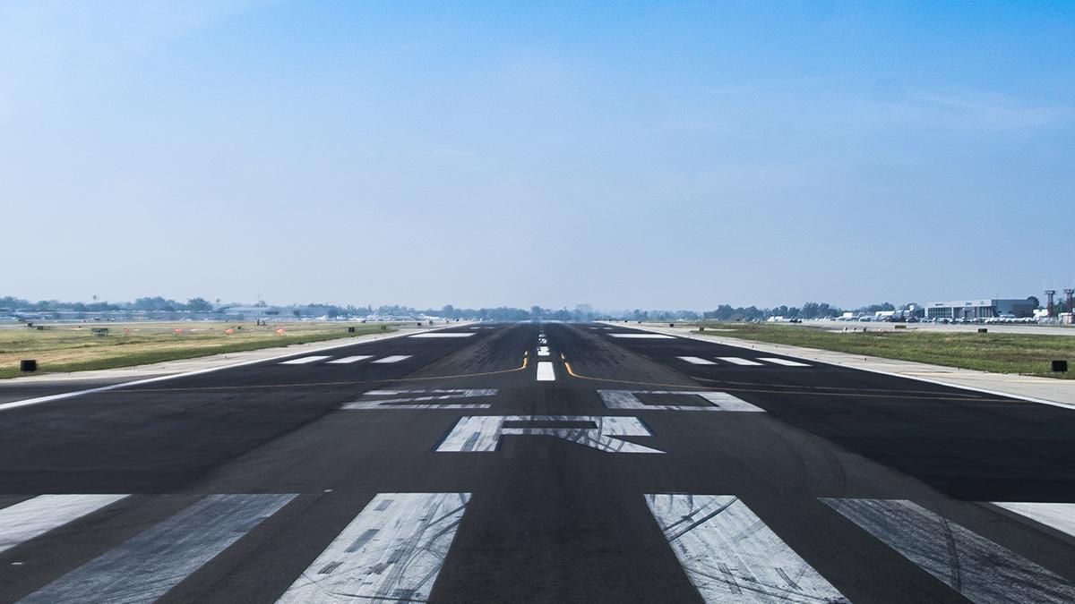 Британці закрили військову базу, бо її злітно-посадкова смуга розтанула від спеки - Техно Британці закрили військову базу, бо її злітно-посадкова смуга розтанула від спеки - Техно